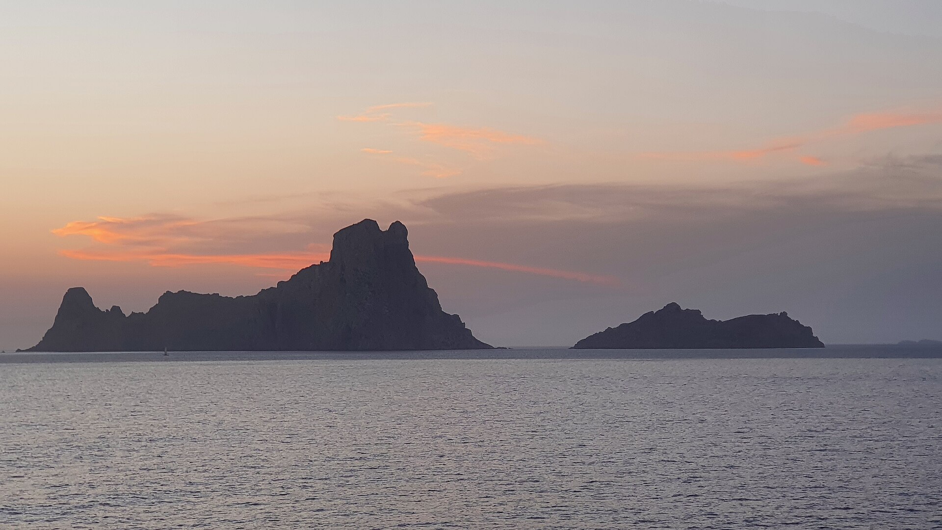Es Vedrà y Es Vedranell al atardecer