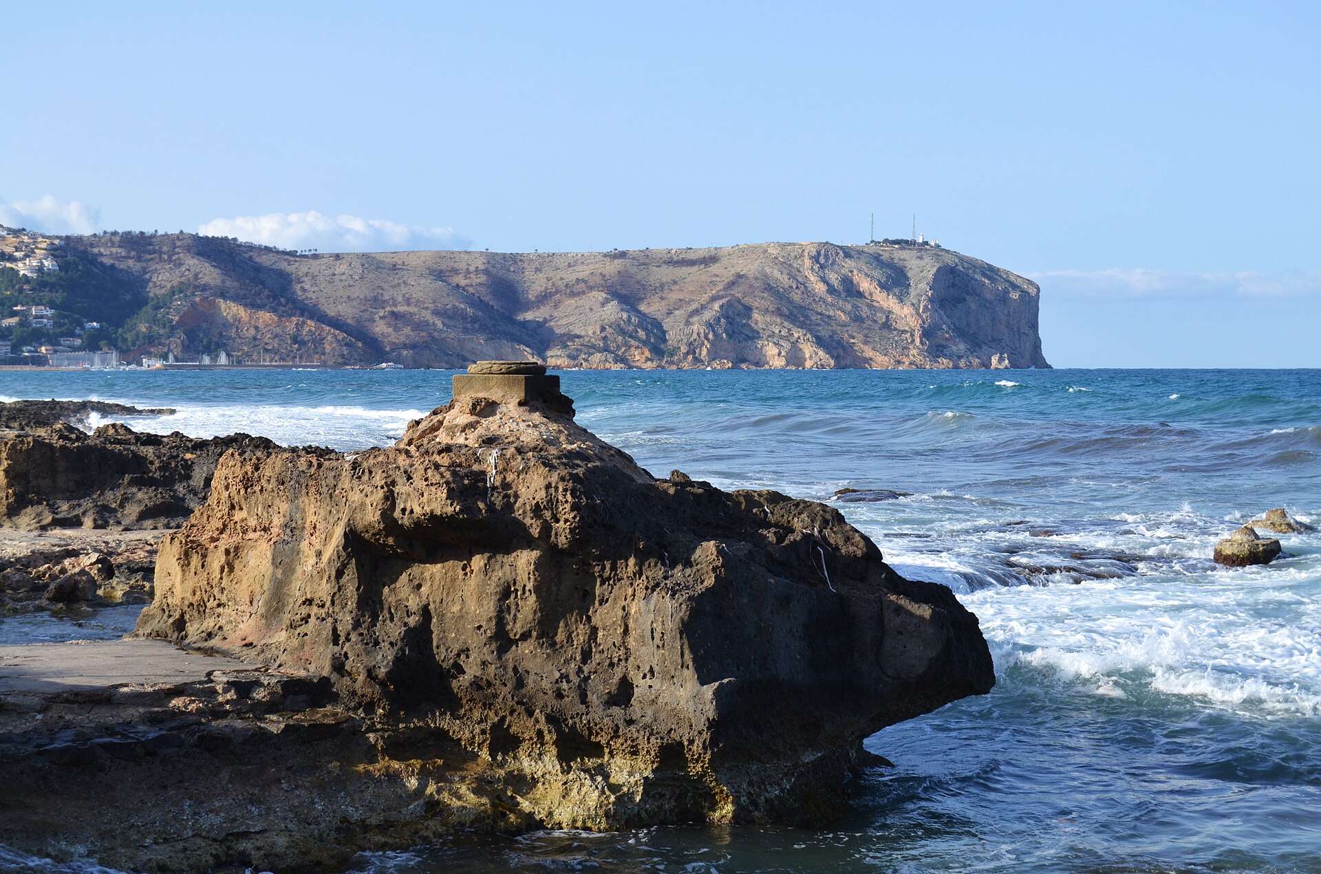 Cala del Ministre con el Cabo de San Antonio al fondo